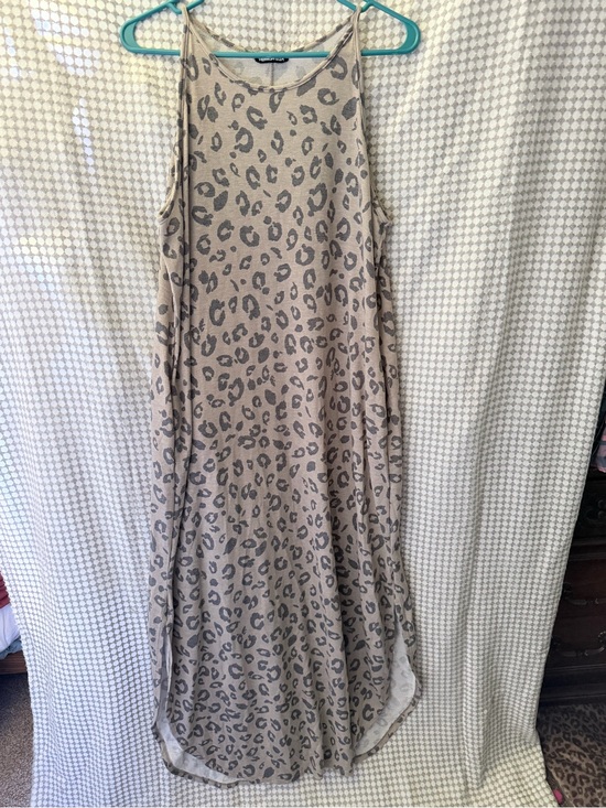 HEIMISH USA Dresses & Skirts - HEIMISH USA Taupe & Charcoal Animal Print Top